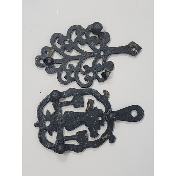 Vintage L.E.G.O. Made in Taiwan Cast Iron Trivet Set With Heart & Vine Design - Picture 2 of 7